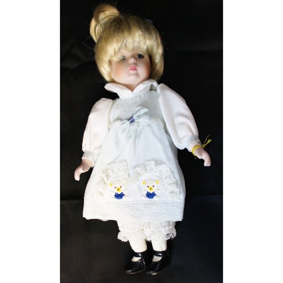 VTG 1989 Brinns Porcelain Caurie Doll Blue Eyes Bear Dress Caunie Carrie Short - Picture 1 of 10